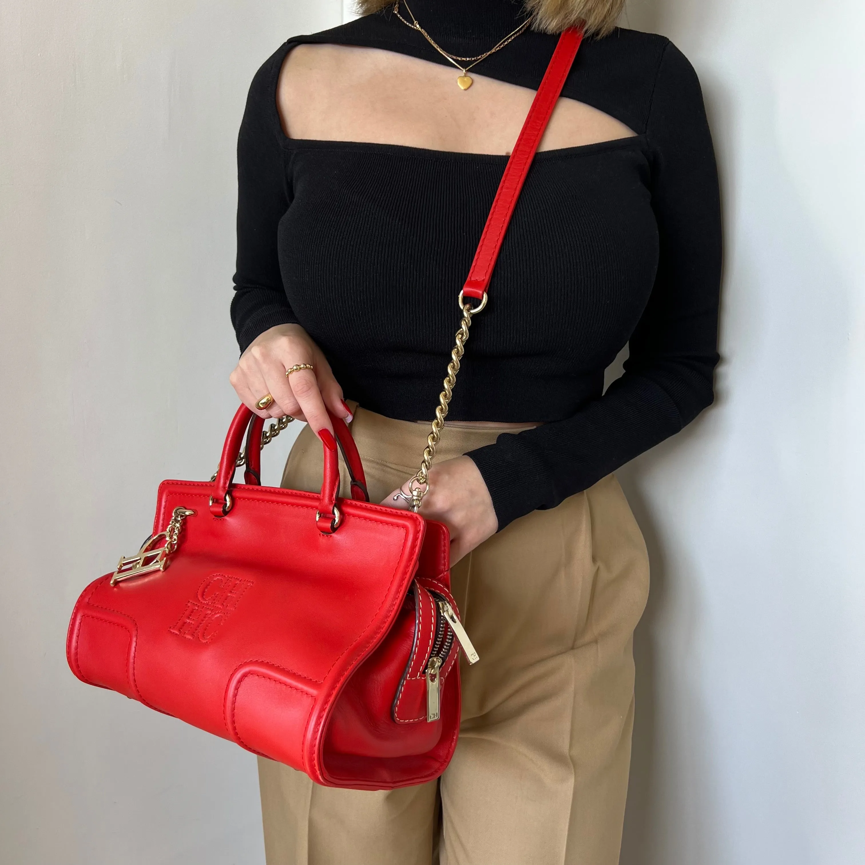 Bolsa Carolina Herrera Pequena com Alça Longa  em Couro Vermelho Ferragem Dourada