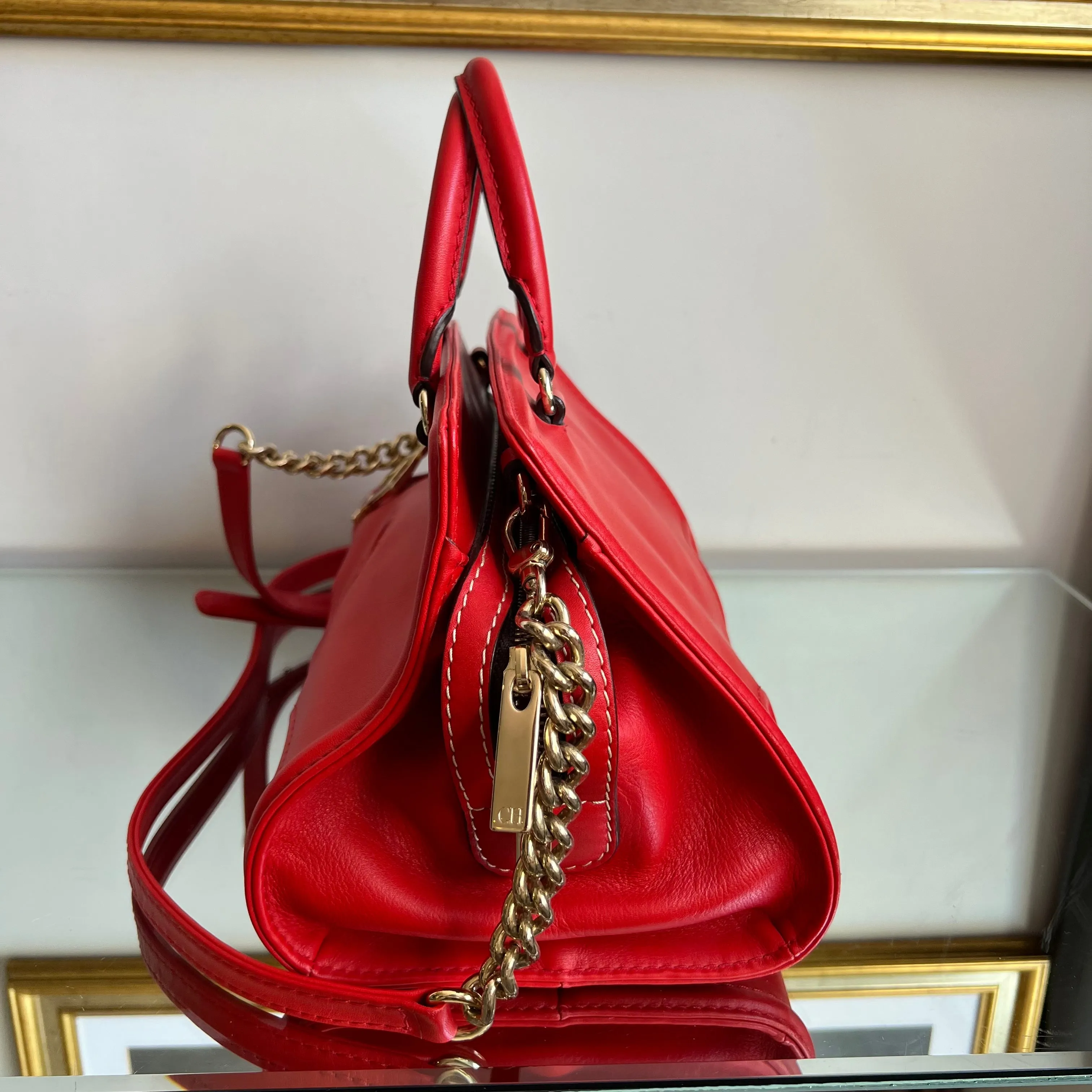 Bolsa Carolina Herrera Pequena com Alça Longa  em Couro Vermelho Ferragem Dourada