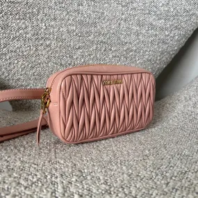 Bolsa Miu Miu Matelasse Rosa